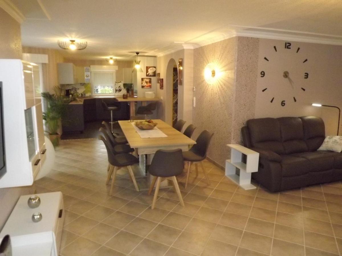 Grosszuegige Ferienwohnung Am Waldesrand Im Seenland Lauta Ngoại thất bức ảnh