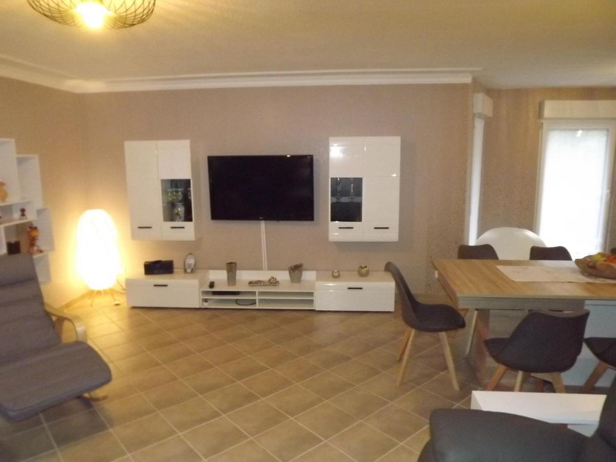 Grosszuegige Ferienwohnung Am Waldesrand Im Seenland Lauta Ngoại thất bức ảnh