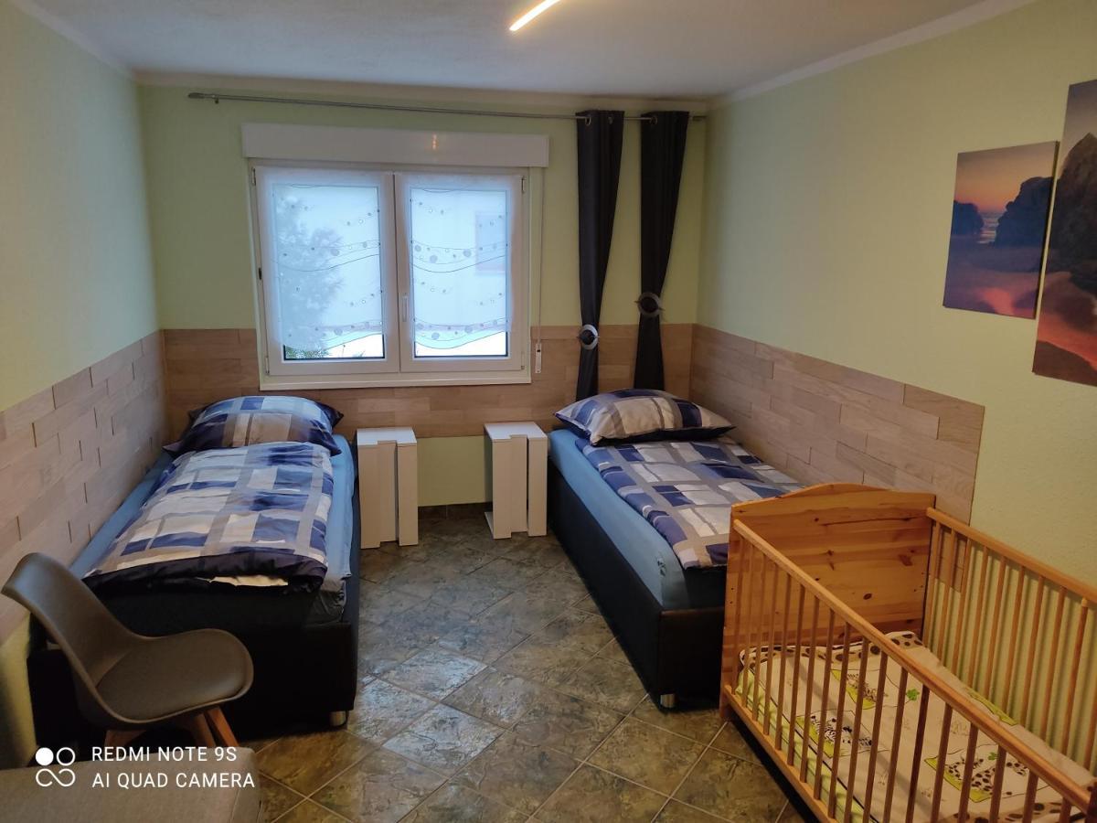 Grosszuegige Ferienwohnung Am Waldesrand Im Seenland Lauta Ngoại thất bức ảnh